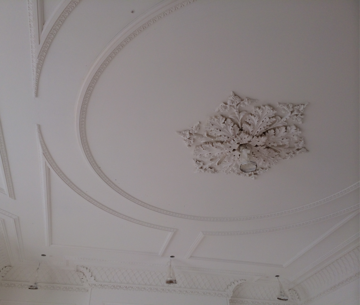 CL-CR23 Large Victorian Ceiling Rose. Diameter: 1200mm.
